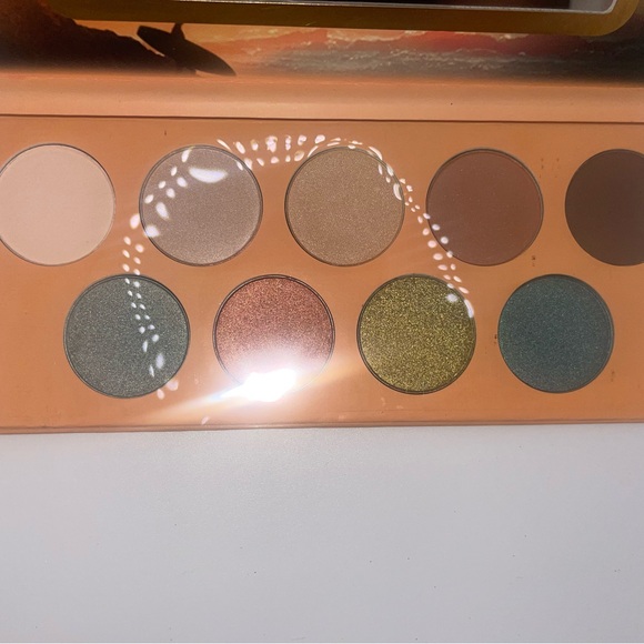 Essence G ‘day Sydney eyeshadows palette. - Picture 2 of 3